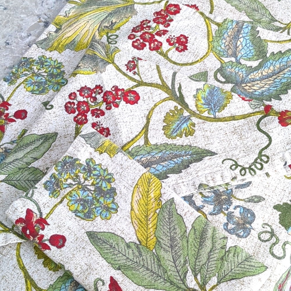 Like New Set of 4 Cotton Napkins